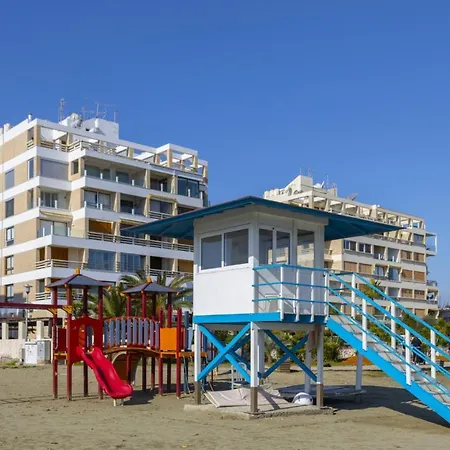 Imagine You And Your Family Renting This Perfect Beachfront Apartment, 1388 فيلة *