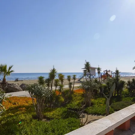 Imagine You And Your Family Renting This Perfect Beachfront Apartment, 1388