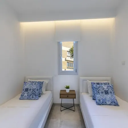 Villa Imagine You And Your Family Renting This Perfect Beachfront Apartment, 1388 *