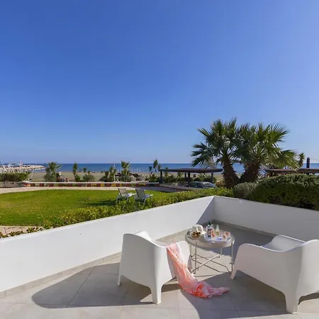 Villa Imagine You And Your Family Renting This Perfect Beachfront Apartment, 1388