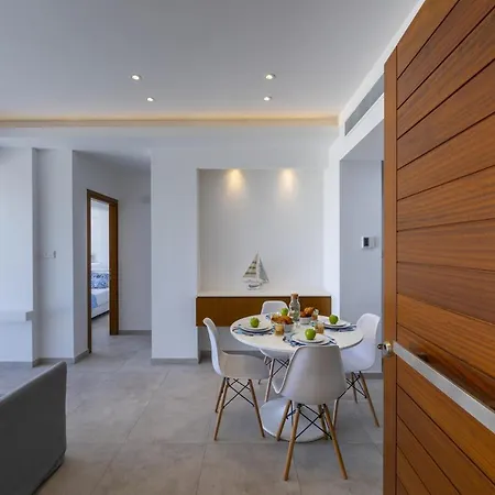Imagine You And Your Family Renting This Perfect Beachfront Apartment, 1388