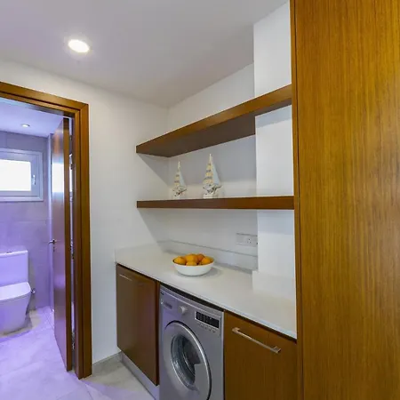 Imagine You And Your Family Renting This Perfect Beachfront Apartment, 1388 Villa
