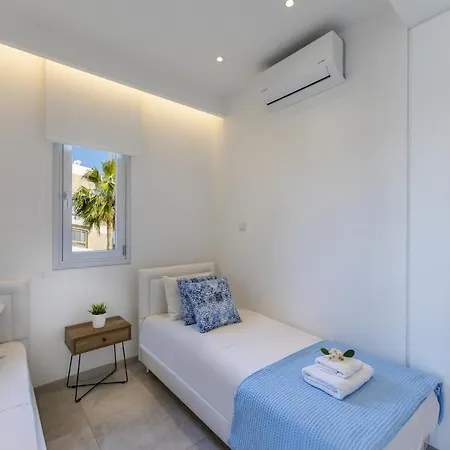 Willa Imagine You And Your Family Renting This Perfect Beachfront Apartment, 1388 Larnaca