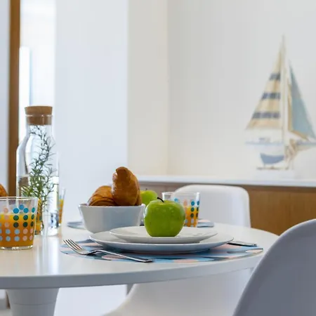 Willa Imagine You And Your Family Renting This Perfect Beachfront Apartment, 1388