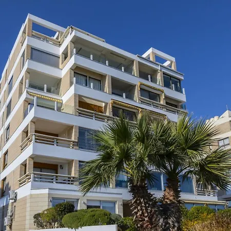 Imagine You And Your Family Renting This Perfect Beachfront Apartment, 1388