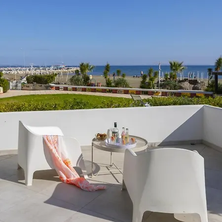 Willa Imagine You And Your Family Renting This Perfect Beachfront Apartment, 1388 *